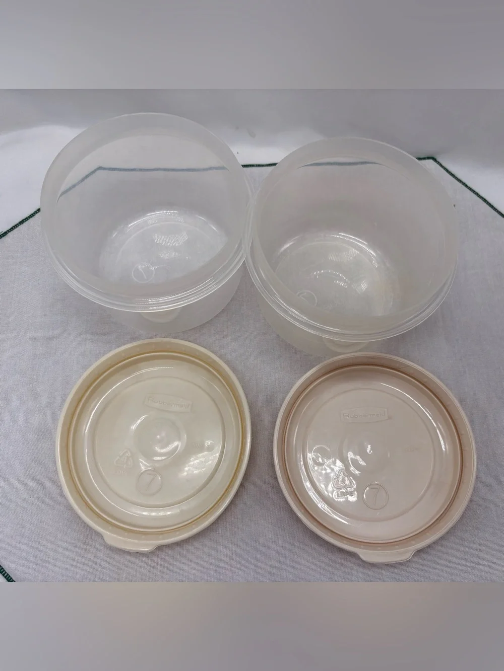 2 Vintage Rubbermaid #7 0020 Servin Saver 3 Cup Storage Containers & Almond Lids